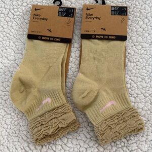 Womens Nike Everyday Lightweight Dri-FIT Ruffle Ankle Socks